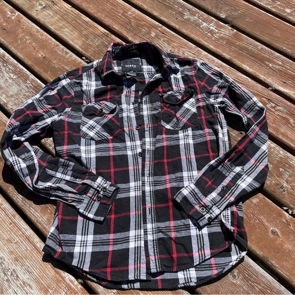 ❤️2/$30 Urban Heritage Paid flannel shirt - Picture 2 of 4